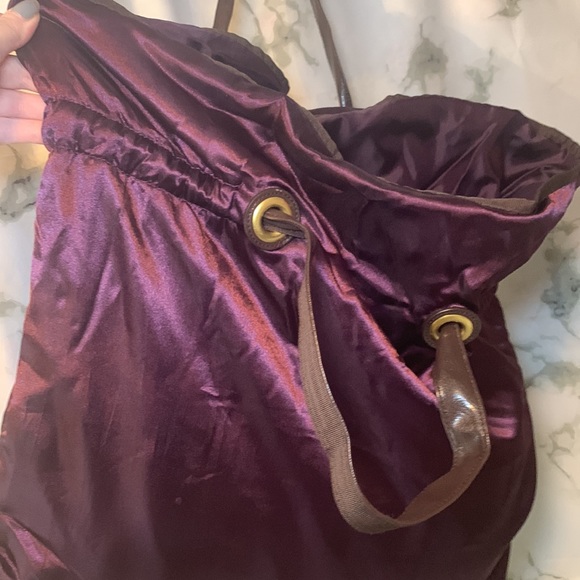 🎒 Purple Satin Cinched Tote Bag - Picture 6 of 10